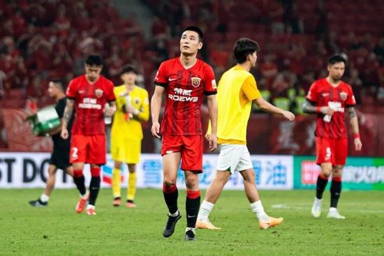 “而且，拉尔夫·费因斯的任何表演都很难追上，”基莲补充道，因为费因斯在《哈利·波特》电影系列中饰演伏地魔。