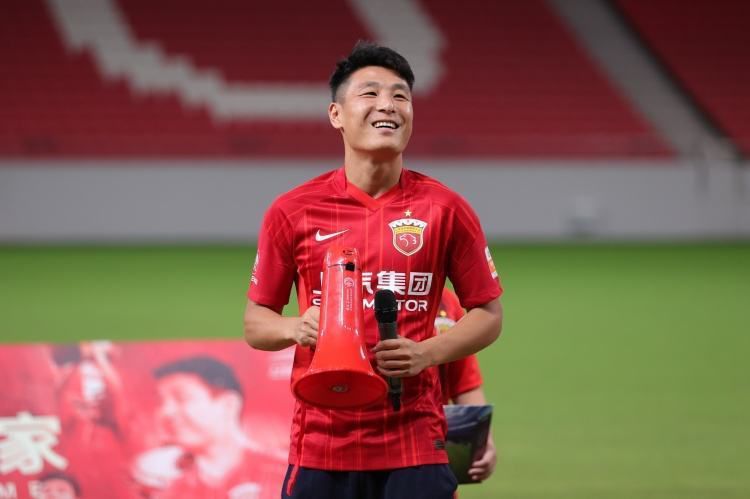 谈起她自己的形象：“我是一个很好的女孩呢，因 凯蒂·佩里拍豹纹内衣写真 火辣无比秀傲人胸围 2010-10-26 “搞怪小魔女”凯蒂·佩里日前登上《时尚女性》杂志12月封面，写真内页一改往日妖艳复古造型，该穿性感火辣豹纹内衣，大秀傲人三围。