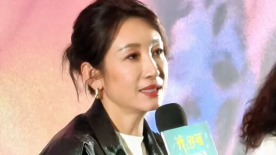 《哥斯拉》首映 90后“海扁王”携47岁妻子出席 2014-05-12 当地时间5月11日，英国伦敦，电影《哥斯拉》举行首映礼，该片主演“老白”布莱恩·科兰斯顿、亚伦·泰勒-约翰逊、伊丽莎白·奥尔森共同出席。